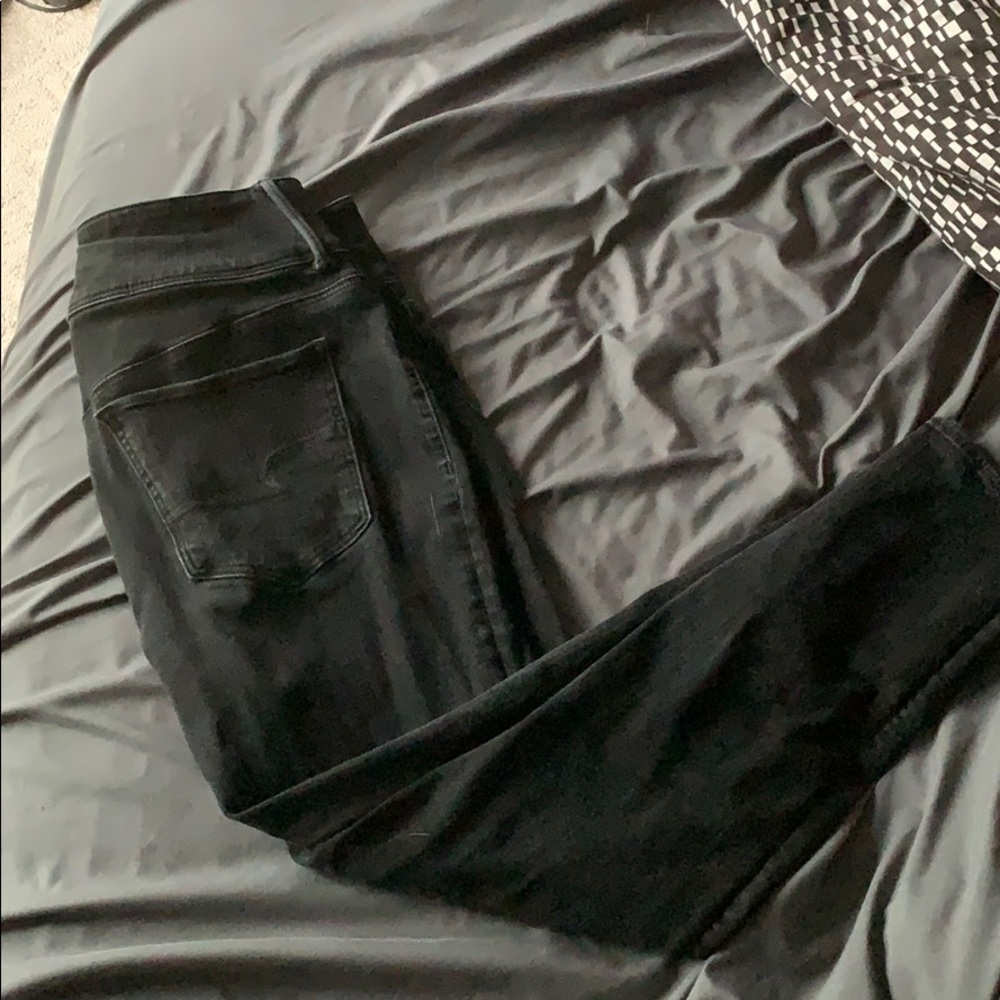 Black American Eagle skinny jeans